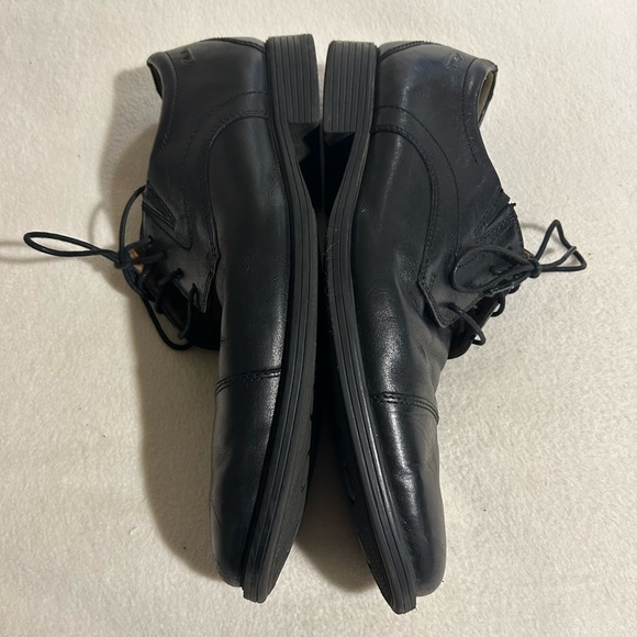 Clark’s men’s size 10.5 black dress shoes. - Picture 6 of 9